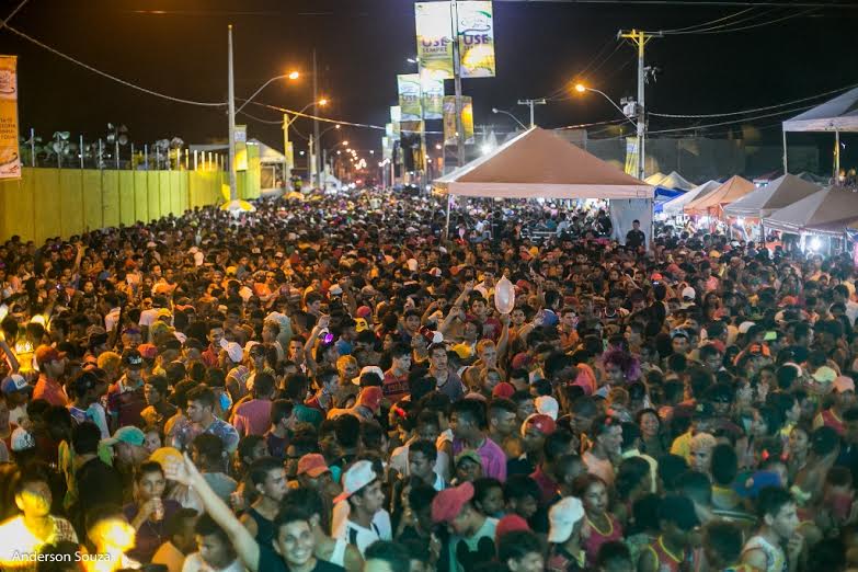  Foliões aprovam os quatro dias do Carnaval Parauapebas 2015
