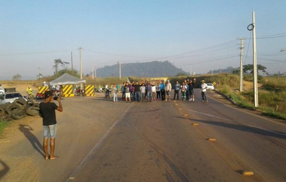  Moradores do Cidade Jardim interditam a PA-275 em protesto contra a Buriti