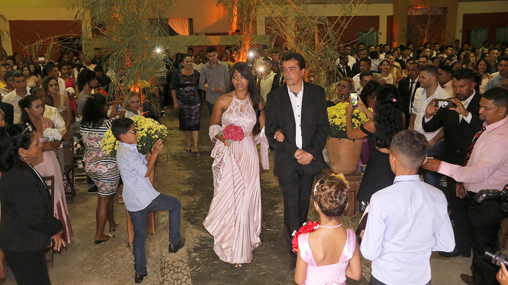  140 casais dizem “sim” no casamento comunitário em Parauapebas