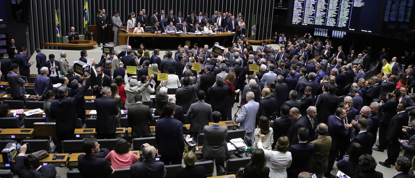  Wlad, Francisco Chapadinha, Beto Salame e outros 9 deputados paraense votaram a favor de Temer