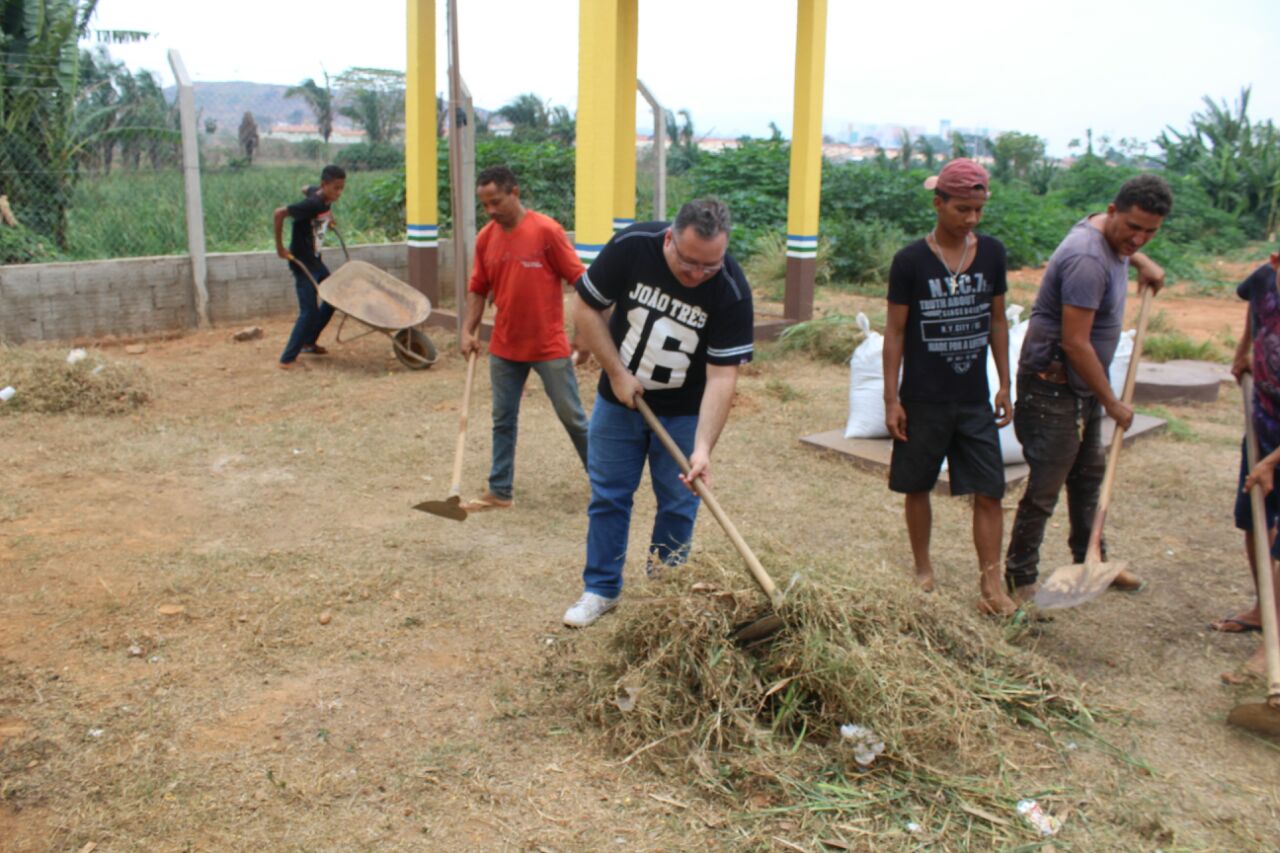  Moradores do bairro Dos Minérios iniciam trabalhos na HORTA COMUNITÁRIA