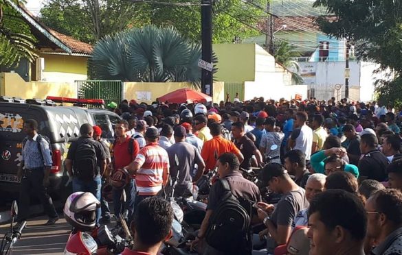  Falta de emprego em Parauapebas movimenta multidão em torno de 156 vagas de trabalho