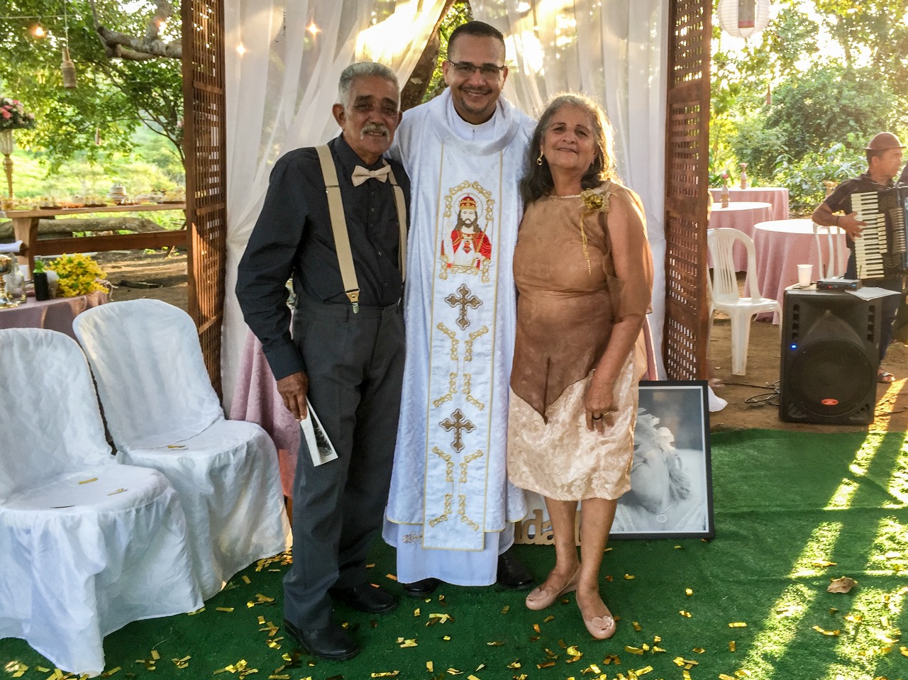  Emoção e gratidão marcam a celebração de Bodas de Ouro do casal Terezinha e Antônio Borges