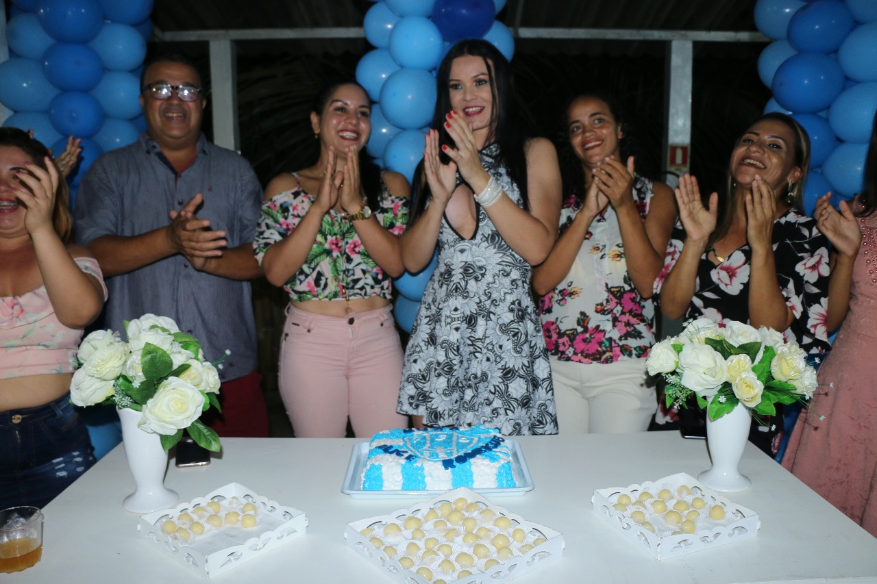  Alice Rodrigues, Musa do Paysandu, comemora seu aniversário na companhia dos familiares e amigos.
