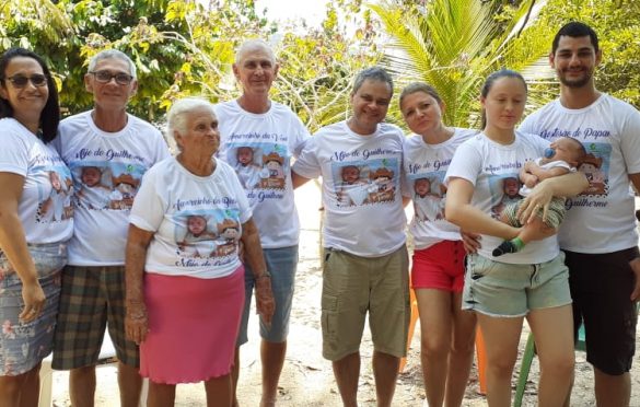  Flávio Silva e Samarya comemoraram com familiares e amigos a chegada de Guilherme
