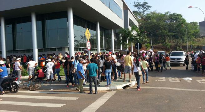  Manifestação atrapalha e impede a entrega de currículos para o Processo Seletivo da Prefeitura