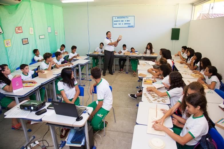  Escola da rede municipal inova com laboratórios de matemática e língua portuguesa