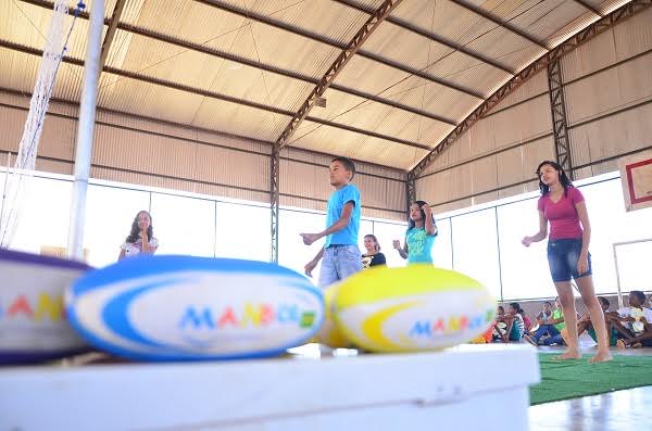  Escolas de Canaã dos Carajás recebem kits para a prática do “manbol”