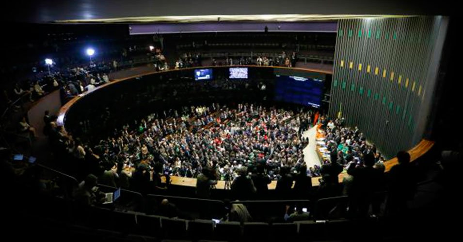  Câmara aprova o processo de impeachment de Dilma
