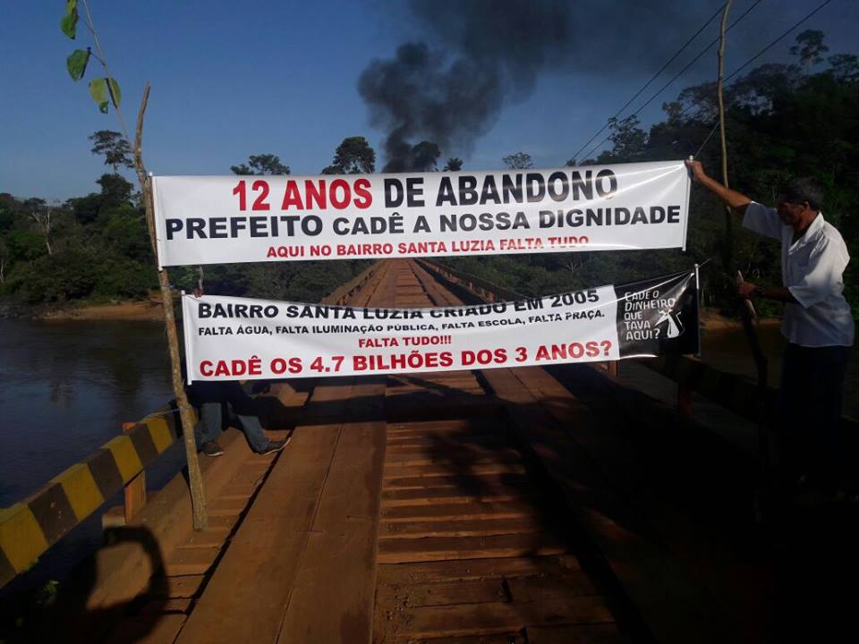  Manifestação: Moradores interditam ponte do Rio Parauapebas
