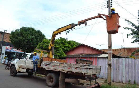  Bairros de Parauapebas começam a receber manutenção da rede de iluminação pública