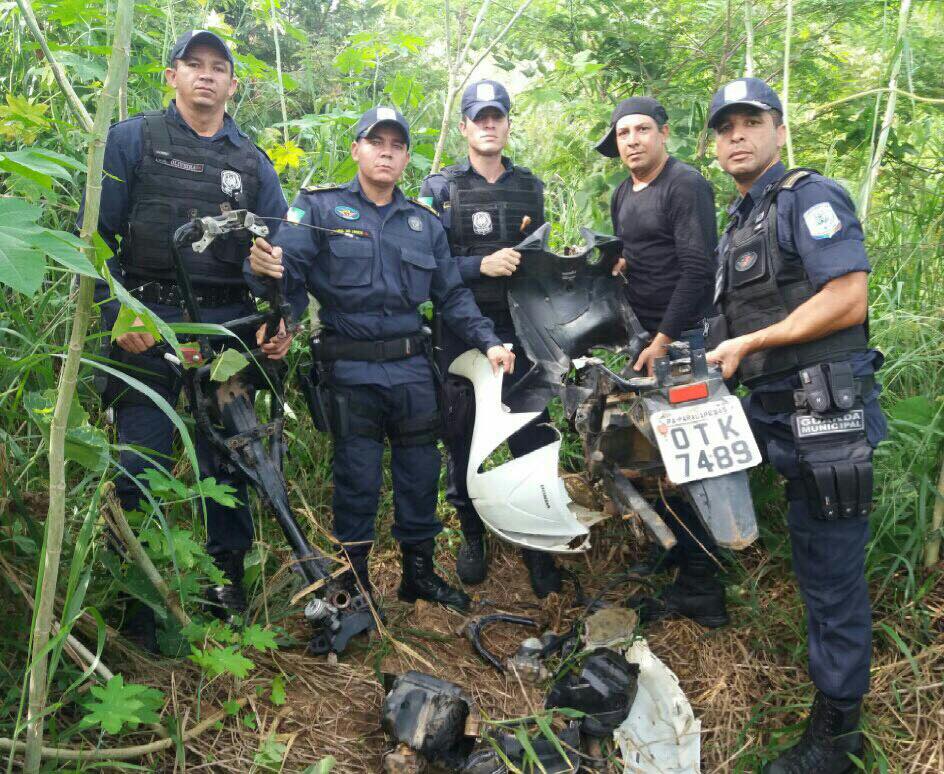  Após denuncia anônima, Guarda Municipal encontra várias motos em desmanche