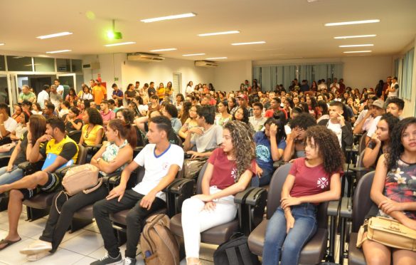  Mais de 400 alunos participam da aula inaugural do Cursinho Popular da Juventude