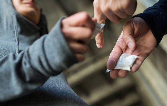  Jovem e adolescentes feitos de ‘mulas’ são presos vendendo droga em Parauapebas