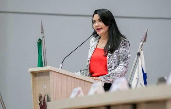  Vereadora Eliene Soares recebe da ALEPA a Comenda Honra ao Mérito Educação