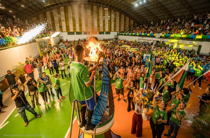  Abertura dos Jogos Interescolares de Parauapebas reúne milhares de pessoas no ginásio poliesportivo