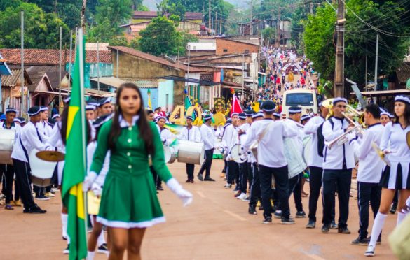  Desfile cívico em Serra Pelada retrata 40 anos de história da comunidade