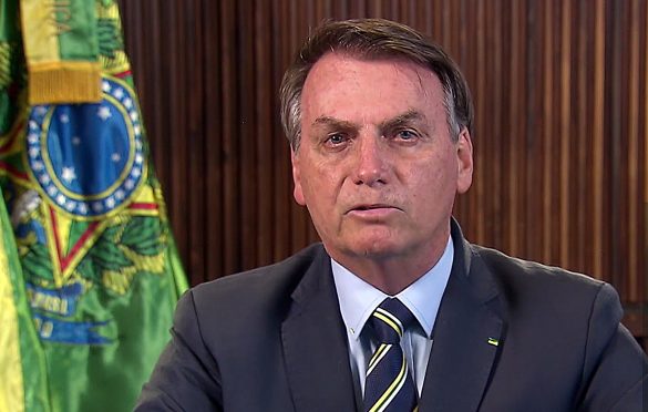  Bolsonaro volta a se referir ao coronavírus como gripezinha e criticar governadores por restrições