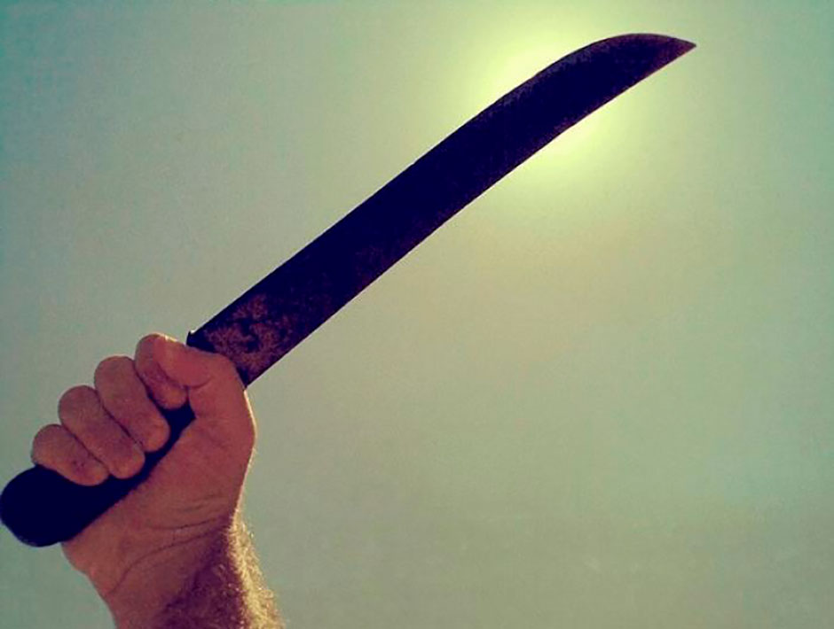  Homem ‘tenta matar’ a esposa com um facão na Cidade Jardim é baleado pela polícia