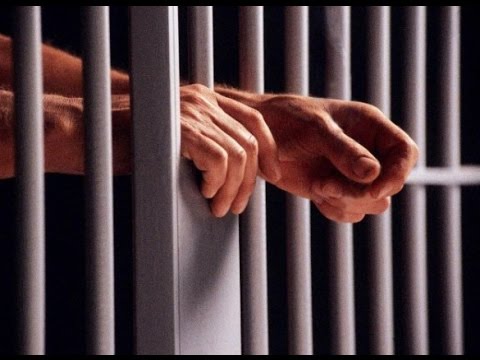  Detento é abusado sexualmente por sete presos com cabo de vassoura