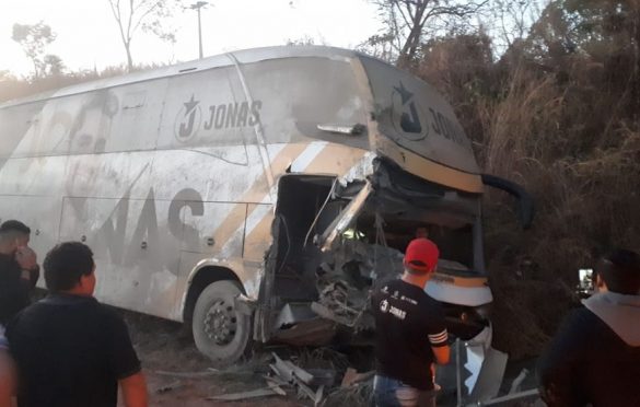  Acidente com ônibus de Jonas Esticado deixa três feridos na BR-226